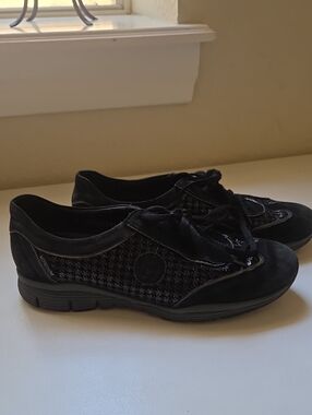 Mephisto Black Women’s Lace-Up Casual Sneakers
